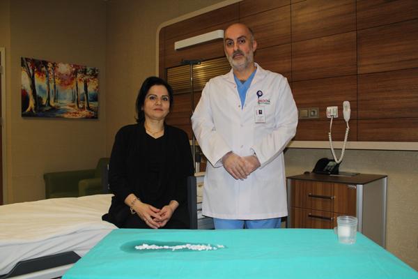 Dizlerinden 967 adet eklem faresi çıktı