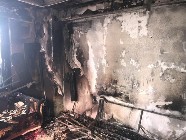 Elektronik sigara evi yaktı