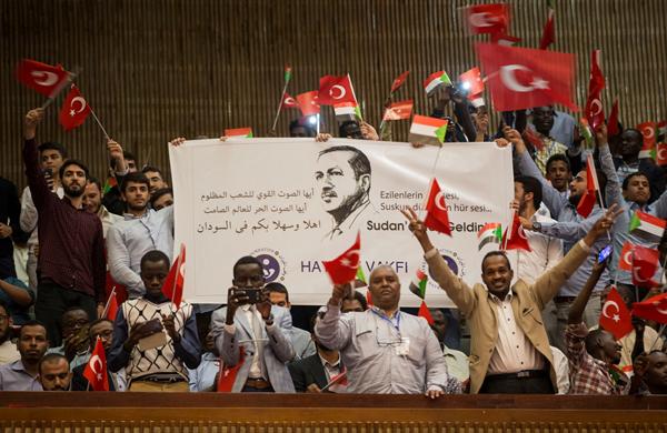Hartum Üniversitesi Rektörü'nün Erdoğan takdimi