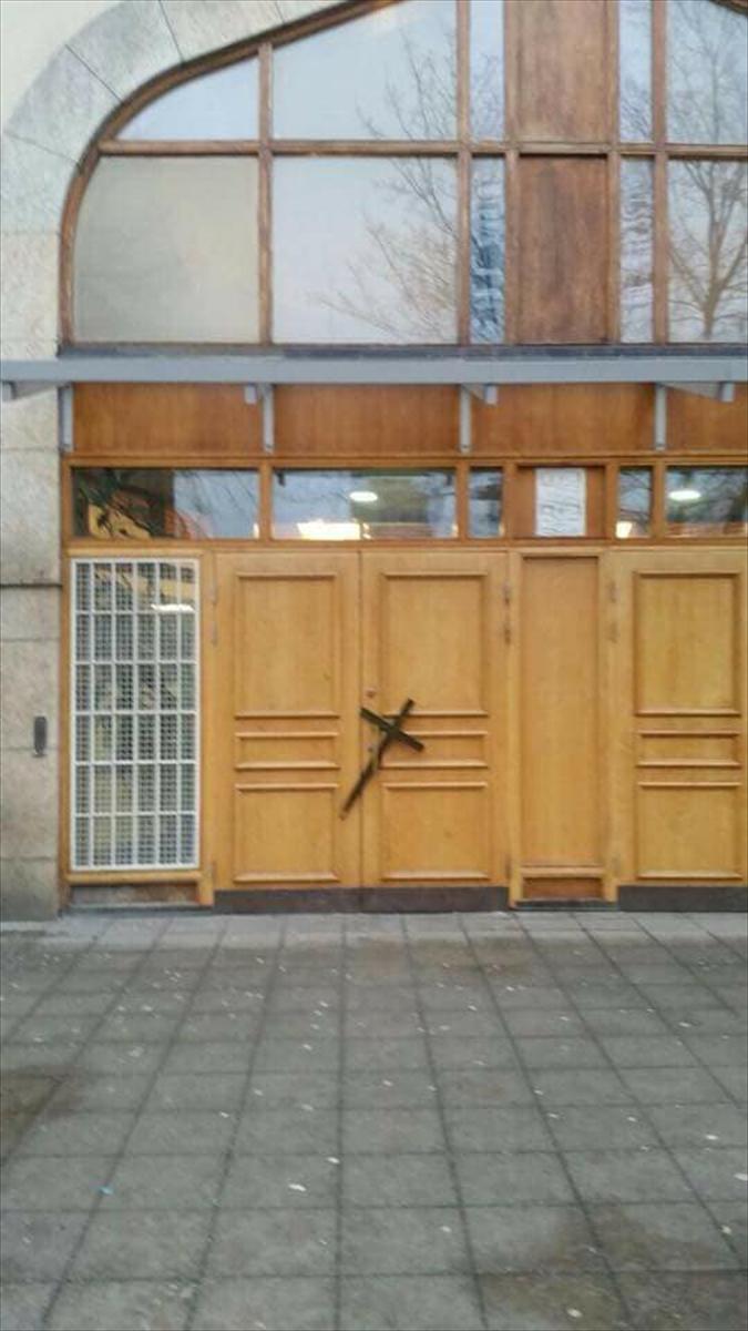 İsveç'te Stockholm Cami'ne ırkçı saldırı