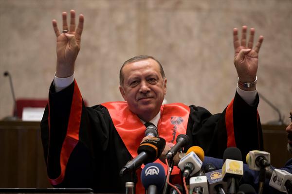 Hartum Üniversitesi Rektörü'nün Erdoğan takdimi