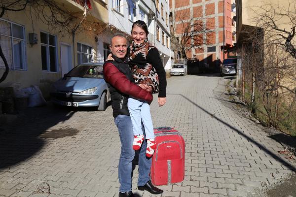 Bakan, Meningomyelosel hastası Bilge'ye umut oldu