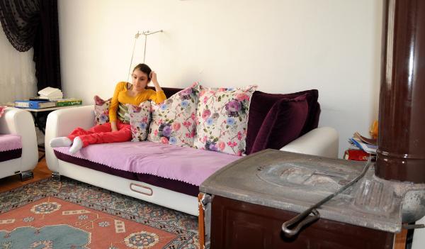 Bakan, Meningomyelosel hastası Bilge'ye umut oldu