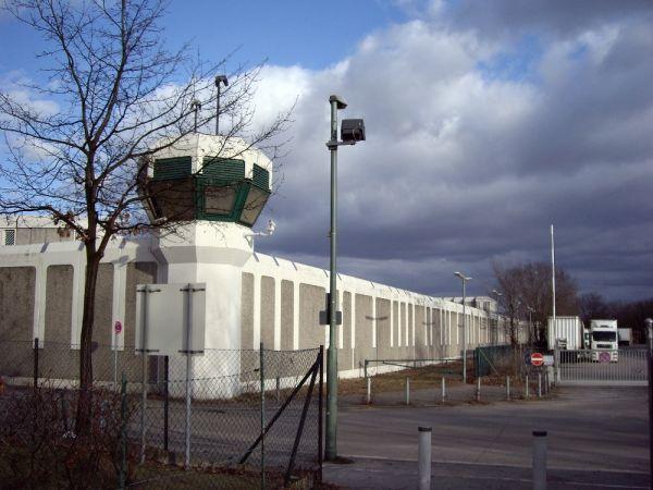 Berlin’de cezaevinden 4 mahkum kaçtı