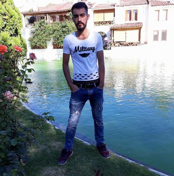 Kız arkadaşını beklerken öldürüldü