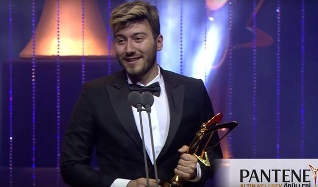 Enes Batur'un Altın Kelebek'i geri alındı