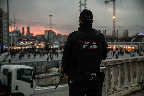 Yılbaşı için İstiklal Caddesi doldu taştı