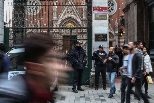 Yılbaşı için İstiklal Caddesi doldu taştı