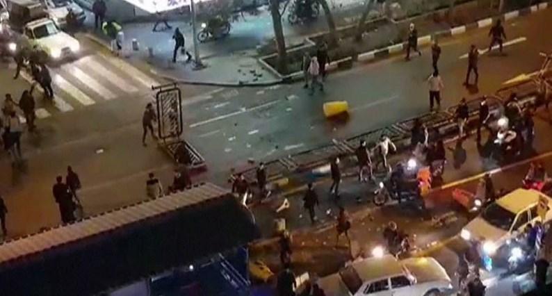 İran'da polise ateş açıldı