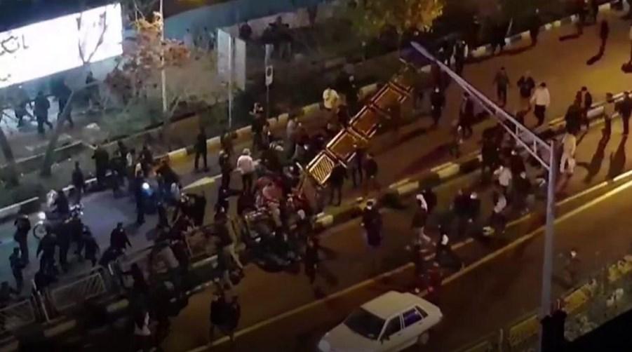 İran'da polise ateş açıldı