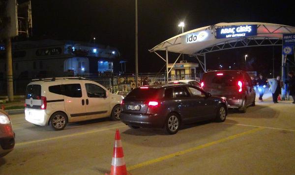 Bandırma İskelesi'nde tatilcilerin dönüş çilesi