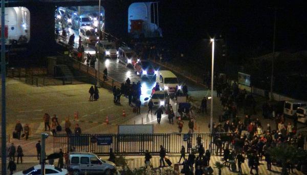 Bandırma İskelesi'nde tatilcilerin dönüş çilesi