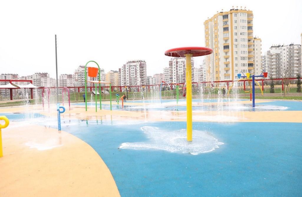 Diyarbakır'da Kent Meydanı çocukları sevindirdi