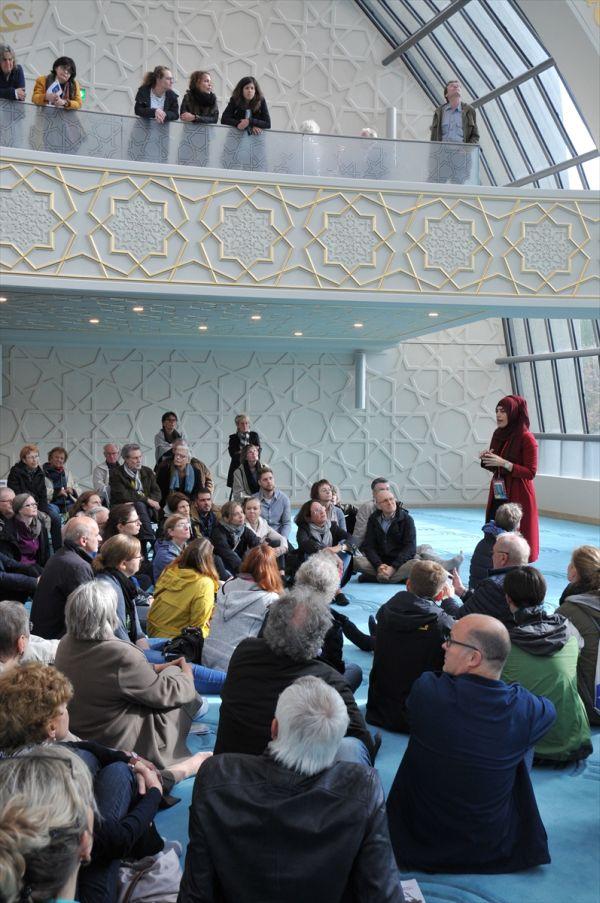 Köln Merkez Camii'ne yoğun ilgi