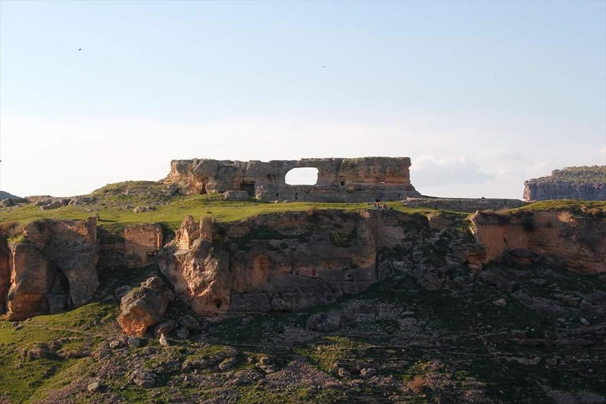 Tarihi Asur Kalesi ve Kral Mezarları ışıklandırılacak