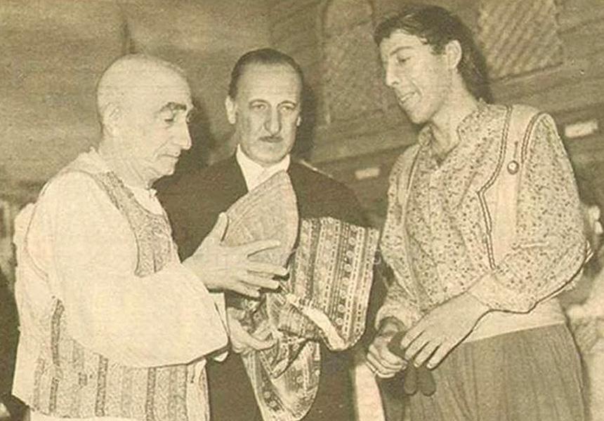 Münir Özkul kimdir