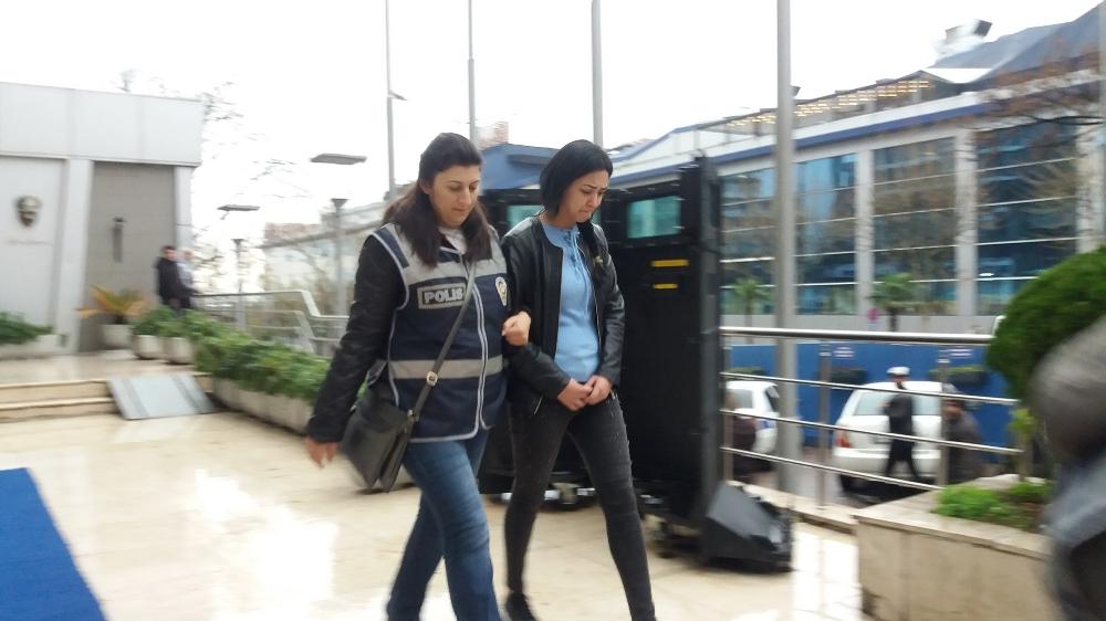 Evli sevgilisiyle birlikte eski nişanlısının evini soydu