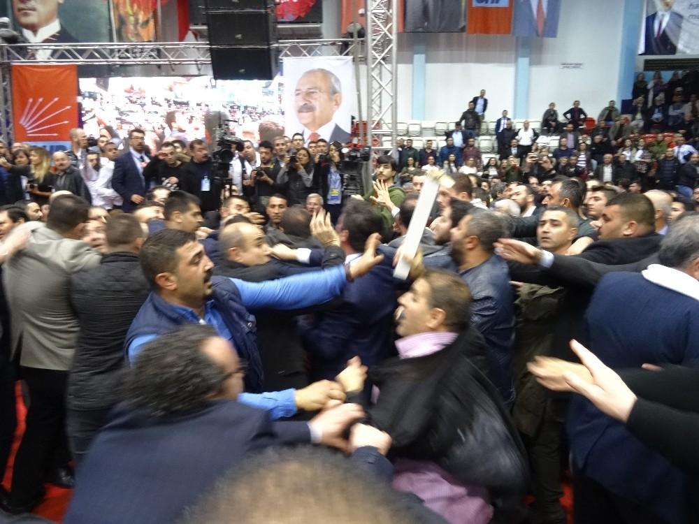 CHP İzmir İl Kongresi karıştı