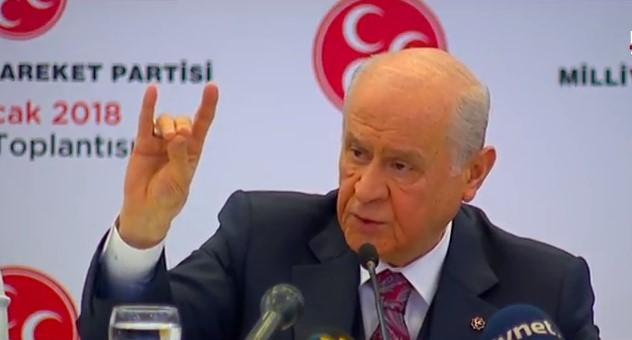 Devlet Bahçeli bozkurt işaretini tanımladı