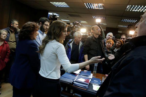 Yunanistan'da bakanlık binası basıldı