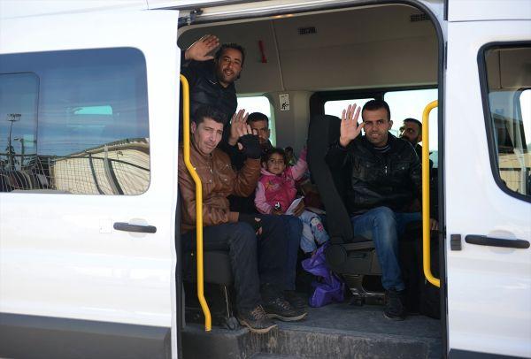 Suriyeli 120 kişilik grup ülkesine döndü