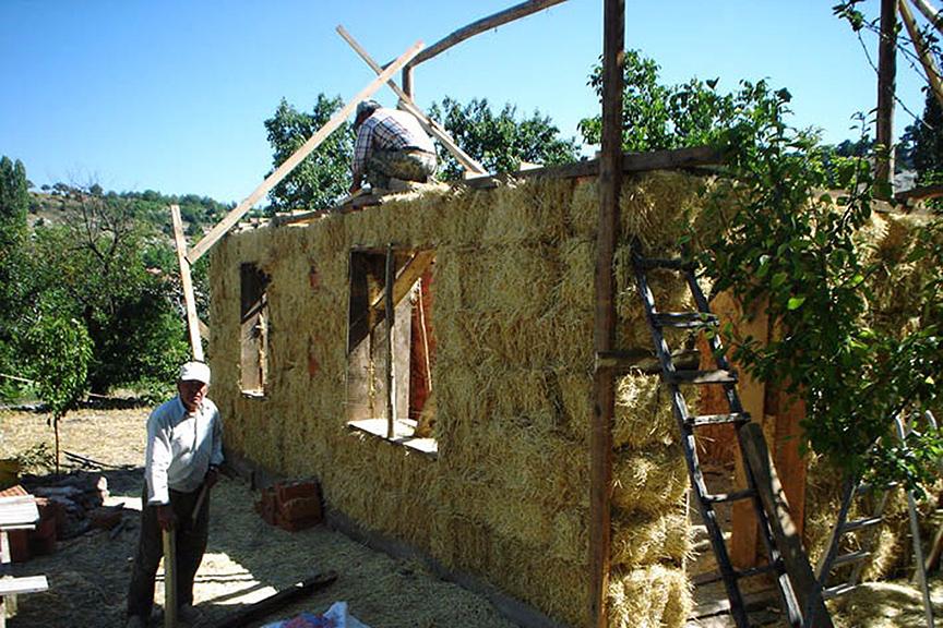 160 balya samanla yaptıkları evde oturuyorlar