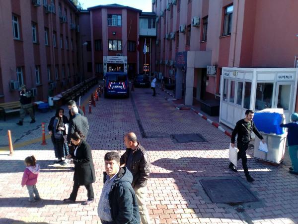 Anne ve babasını av tüfeğiyle öldürdü