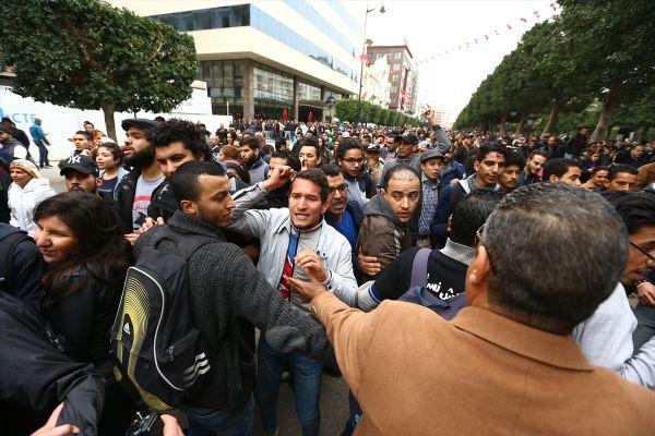 Tunus'taki protestolarda şiddet yükseliyor