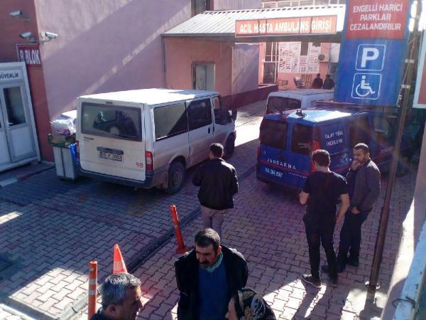 Anne ve babasını av tüfeğiyle öldürdü