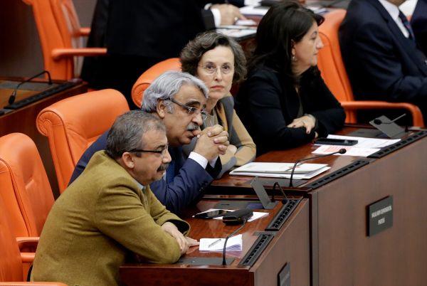 Leyla Zana kararı HDP'lilerin yüzünü düşürdü