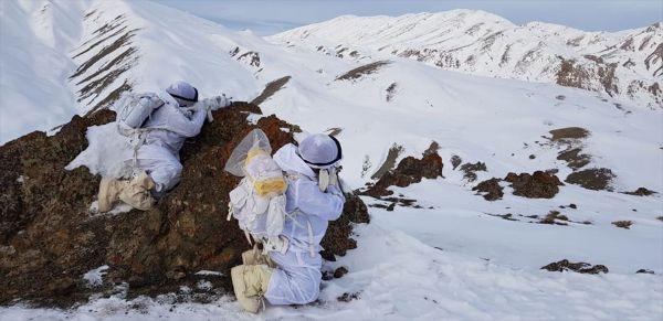 Van'da PKK'nın 5 barınağı imha edildi