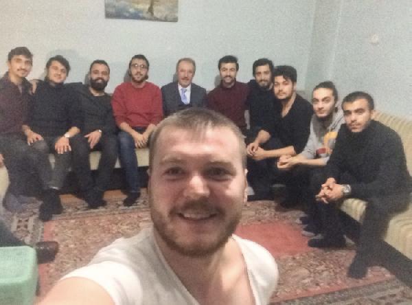 Öğrenci evine kestane yemeye giden rektör