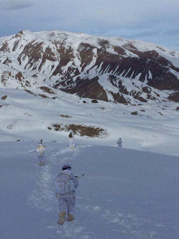 Van'da PKK'nın 5 barınağı imha edildi