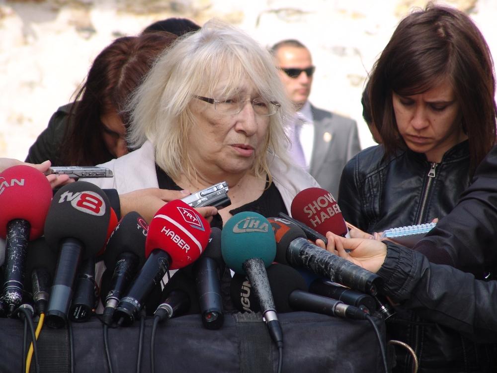 Alev Alatlı: Adalet sistemi kötü diye çemkirmekle olmaz