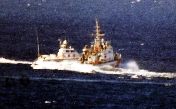 Kardak kayalıklarında gerginlik: Yunan botu kaçtı