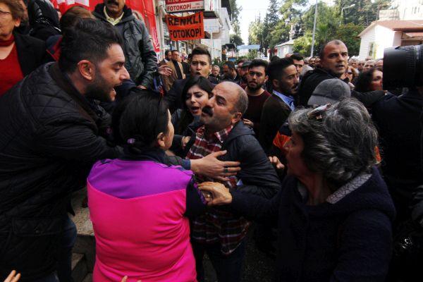 Antalya’da CHP’nin devir teslim töreni karıştı