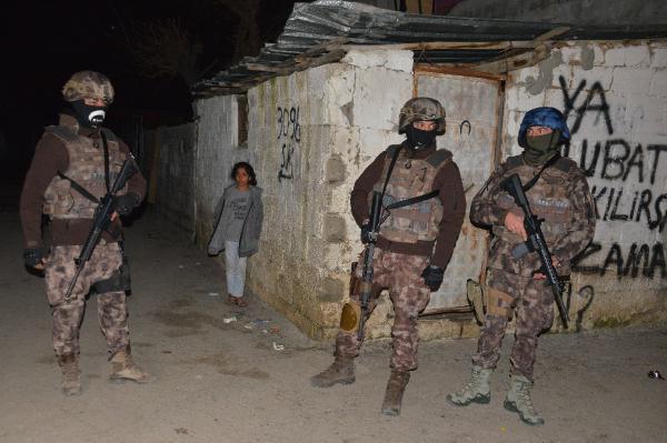 Adana'da Conolara 100 polisle operasyon