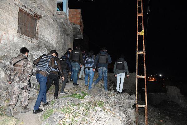 Diyarbakır'da 13 yoklama kaçağına tebligat yapıldı