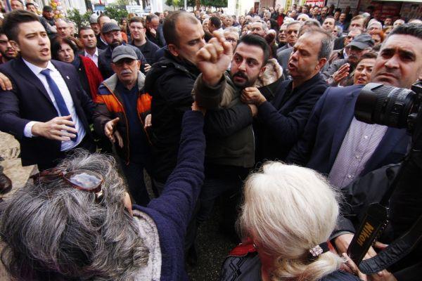 Antalya’da CHP’nin devir teslim töreni karıştı