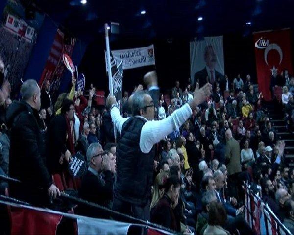 CHP'de yine olaylı kongre