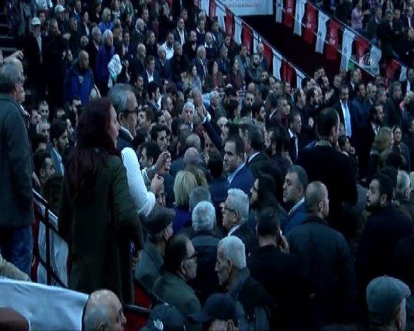 CHP'de yine olaylı kongre