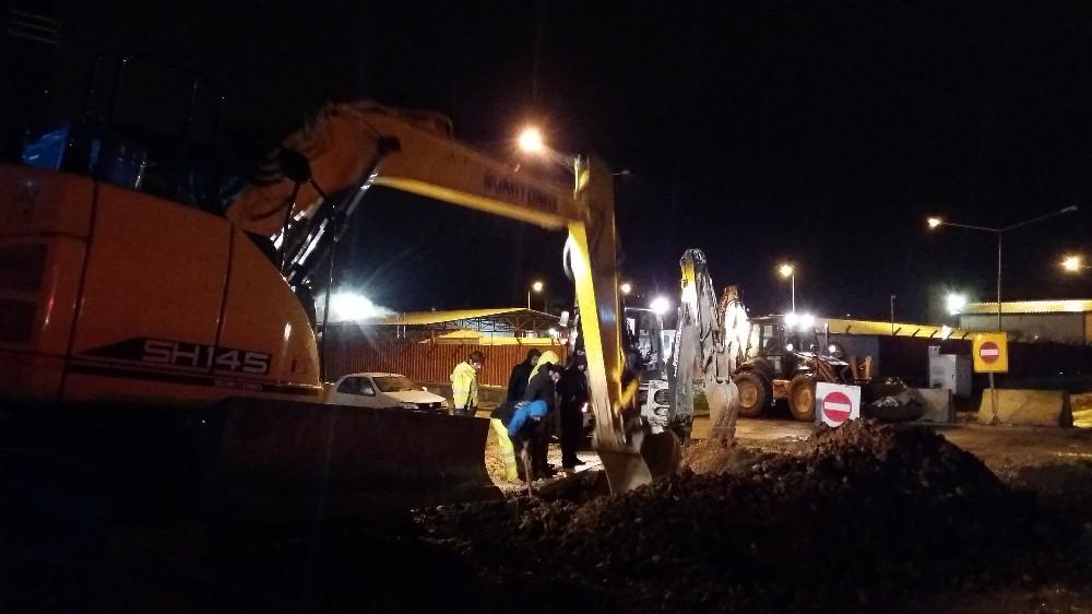 Bursa’da patlayan su borusu trafiği felç etti