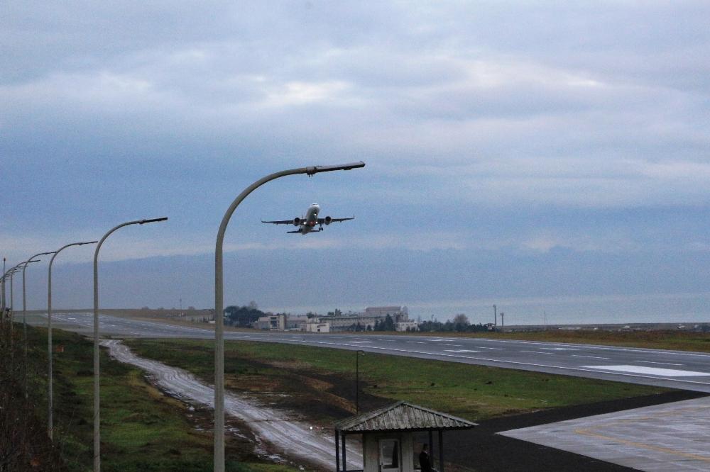 Trabzon Havalimanı yeniden uçuş trafiğine açıldı