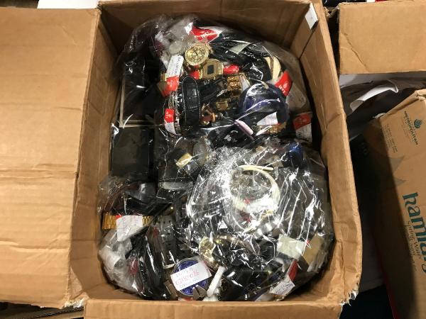 Otobüs ve metrobüslerde unutulan eşyalar satıldı