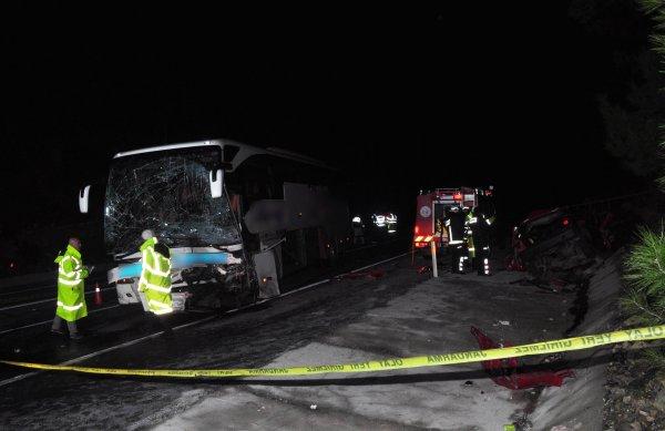 Antalya’da feci kaza: 3 ölü, 12 yaralı