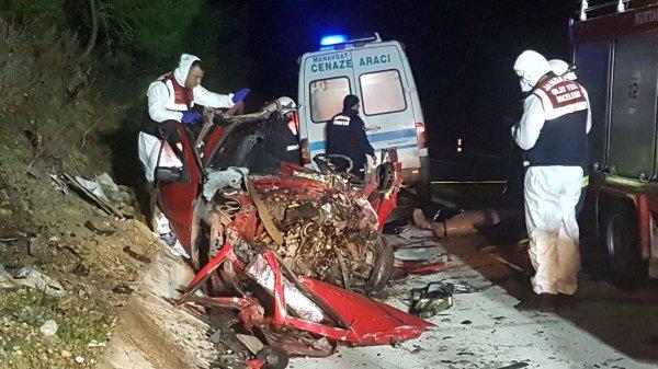 Antalya’da feci kaza: 3 ölü, 12 yaralı