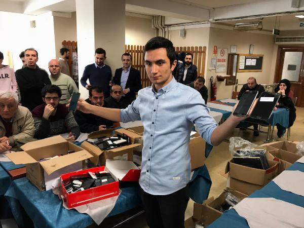 Otobüs ve metrobüslerde unutulan eşyalar satıldı