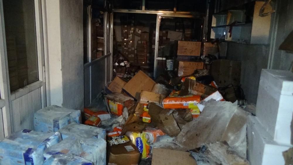 Isparta’da ecza deposunda yangın