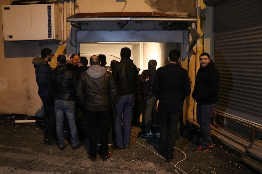 Isparta’da ecza deposunda yangın