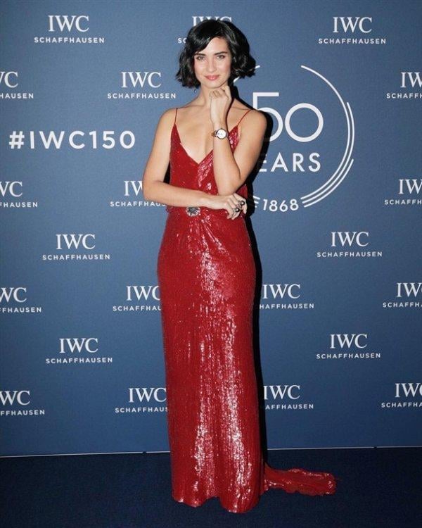 Tuba Büyüküstün yine büyüledi